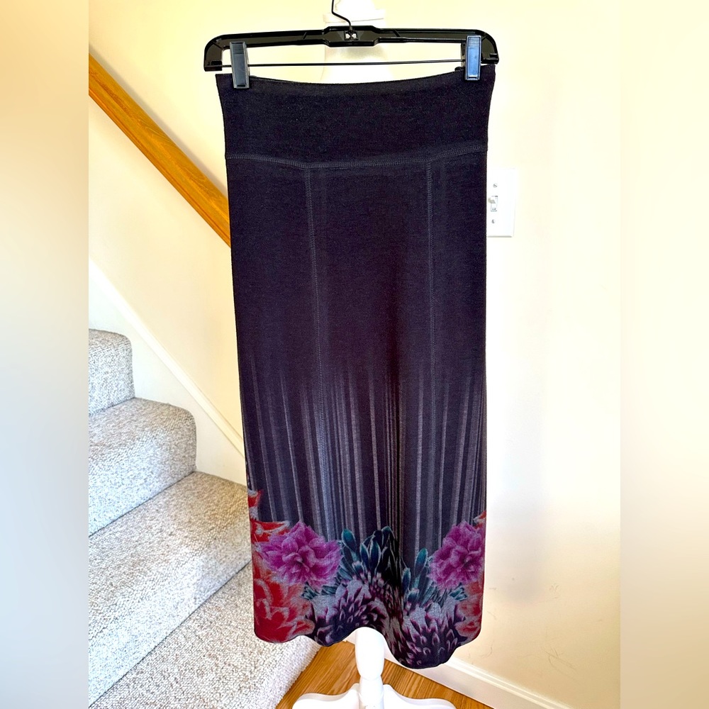 Black wool jersey skirt with burgundy floral hem design